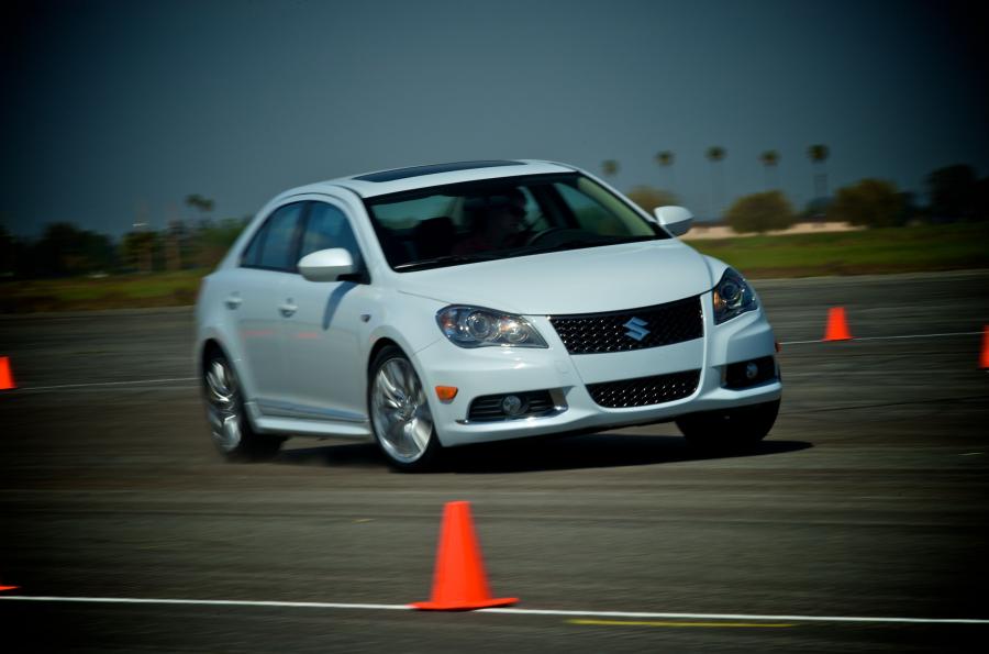  Suzuki Kizashi Sport 2011 года  (фото 37 из 63)